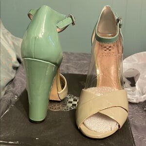 Vince Camuto Green grey BlockPeep-Toe Heels sandals pumps 7 patent Easter shoes